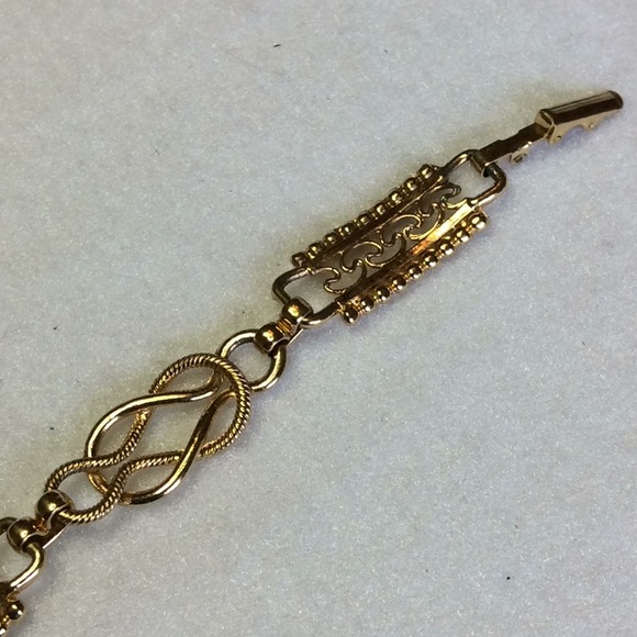 FINAL SALE PRICE Golden Curvy Link Bracelet - Picture 4 of 6